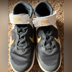Rare black and gold Nike boys size 3.5y with zipper and Velcro (no lace)
